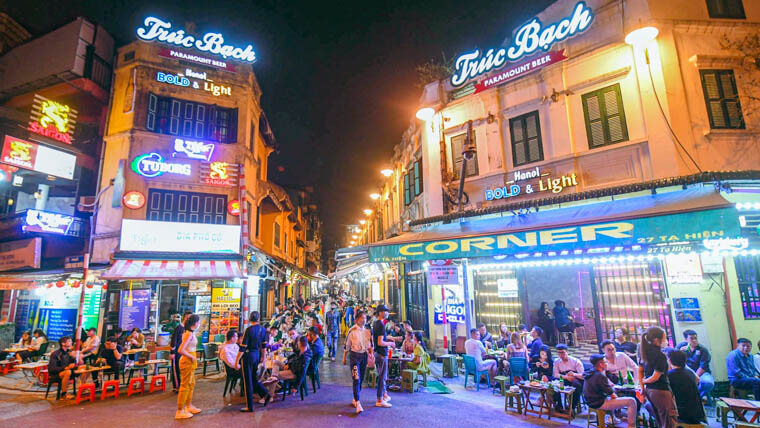 Top 6 Night Markets in Vietnam for Foodies and Shopaholics